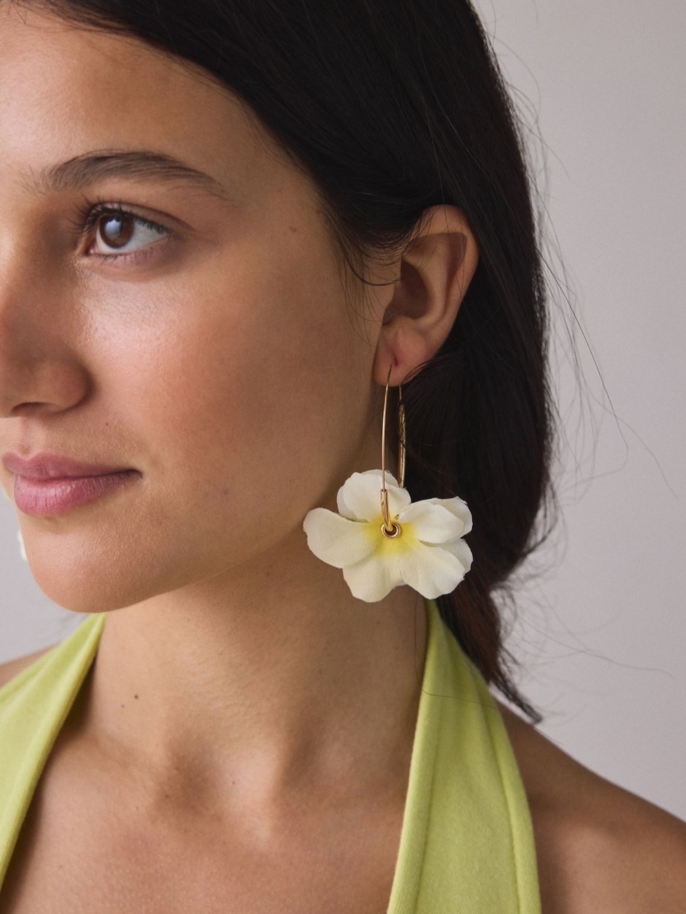NWT Urban Outfitters Bloom 3D Flower Hoop Earrings in Yellow